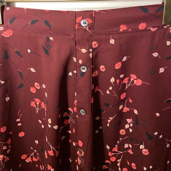 🌻2/$12 EXPRESS XS MAROON FLORAL SKIRT - LIKE NEW - Picture 3 of 7
